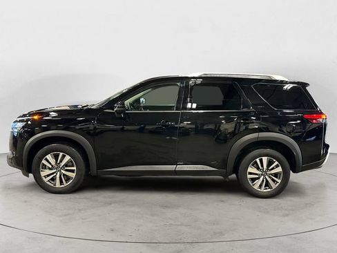 Used 2025 Nissan Pathfinder SL AWD/4WD image 8