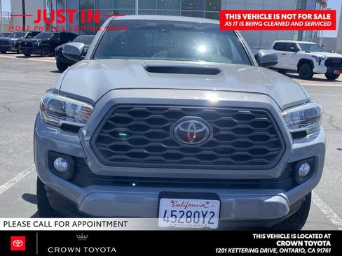 Used 2020 Toyota Tacoma TRD Sport w/ Technology Package RWD image 2