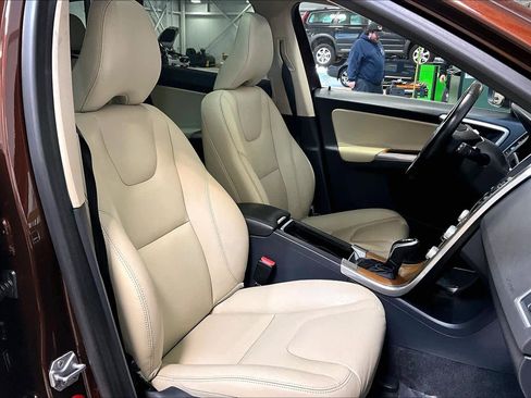 Used 2017 Volvo XC60 T6 Inscription w/ Climate Package AWD/4WD image 8