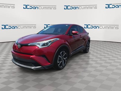 Used 2018 Toyota C-HR XLE FWD image 4