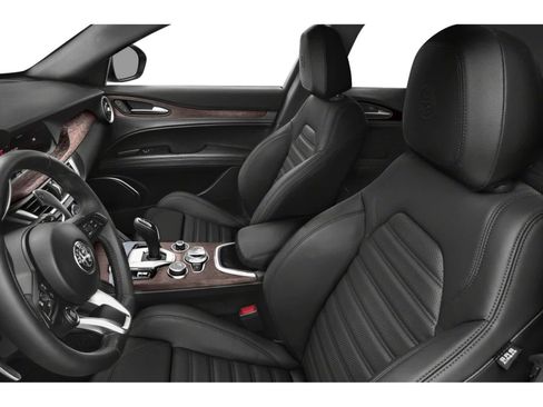 Used 2023 Alfa Romeo Stelvio Sprint RWD image 6