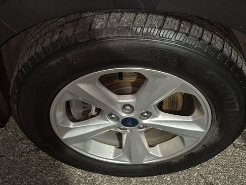 Used 2019 Ford Edge SE image 33