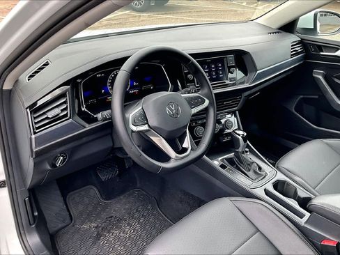 Used 2023 Volkswagen Jetta SE image 17