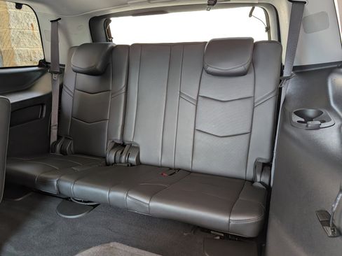 Used 2018 Cadillac Escalade Luxury image 19