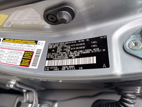Used 2023 Toyota Highlander L FWD image 27