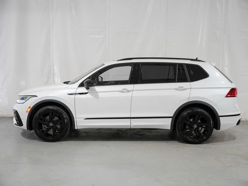 Used 2024 Volkswagen Tiguan SE R-Line AWD/4WD image 2