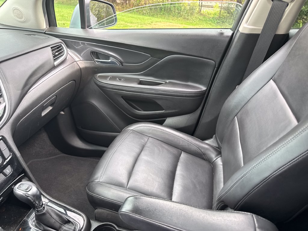 Used 2019 Buick Encore Essence w/ Experience Buick Package AWD/4WD image 33