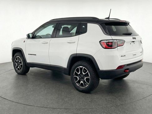 Used 2025 Jeep Compass Trailhawk AWD/4WD image 6