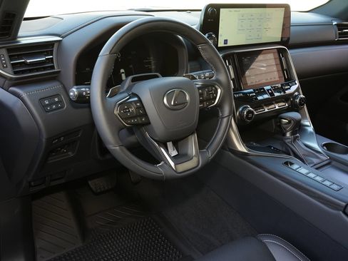Used 2026 Lexus LX 600 4WD w/ Luxury Package image 7