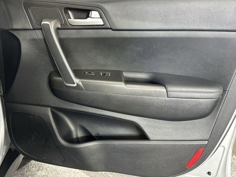 Used 2020 Kia Sportage LX image 33