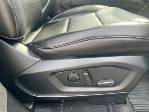 Used 2023 Ford Explorer XLT w/ Equipment Group 202A AWD/4WD image 12
