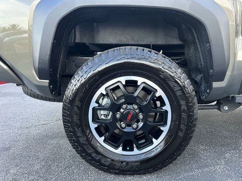 Used 2025 Toyota Tacoma TRD Off-Road AWD/4WD image 31