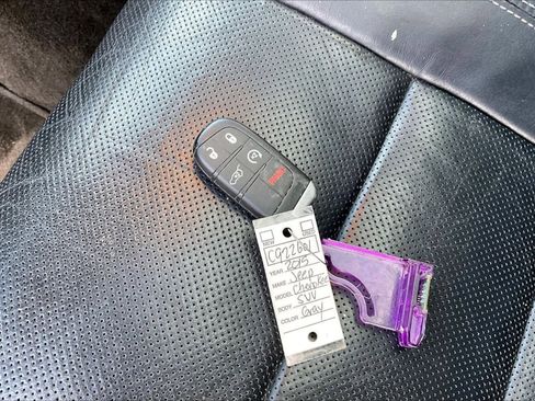 Used 2015 Jeep Grand Cherokee Limited w/ Luxury Group II image 10