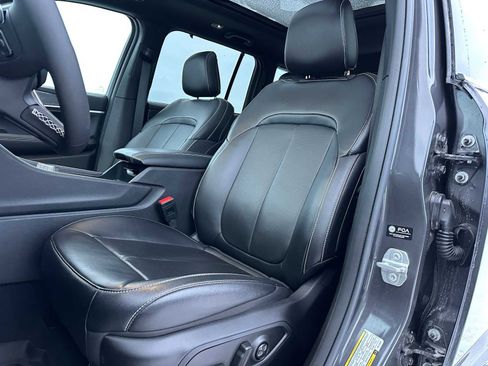 Used 2025 Jeep Grand Cherokee Limited w/ Luxury Tech Group II image 21