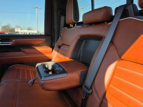 Used 2025 GMC Sierra 3500 Denali Ultimate image 40