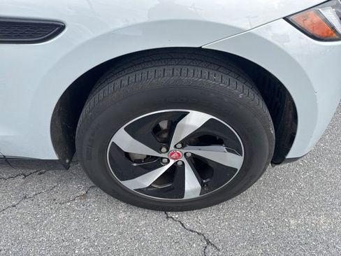 Used 2022 Jaguar F-PACE S image 2