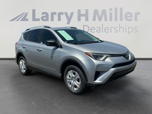 Used 2018 Toyota RAV4 LE w/ Carpet Mat Package FWD image 7