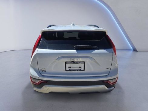 Used 2024 Kia Niro EX FWD image 5