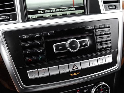 Used 2015 Mercedes-Benz GL 550 4MATIC image 24