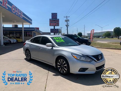 Used 2016 Nissan Altima 2.5 SV w/ Convenience Package FWD image 2