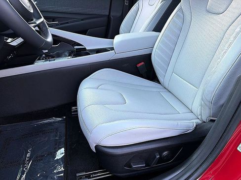 Certified 2025 Hyundai Elantra Limited FWD image 11