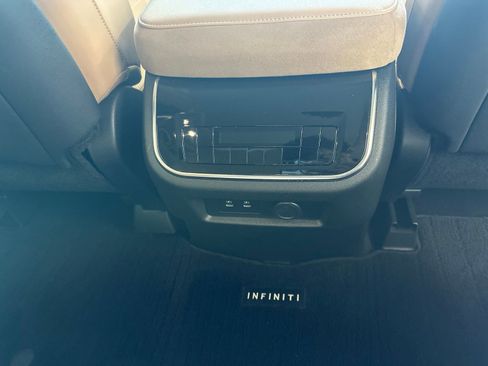 Used 2025 INFINITI QX80 Sensory AWD/4WD image 16