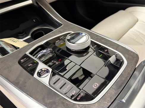 New 2027 BMW X7 M60i AWD/4WD image 16