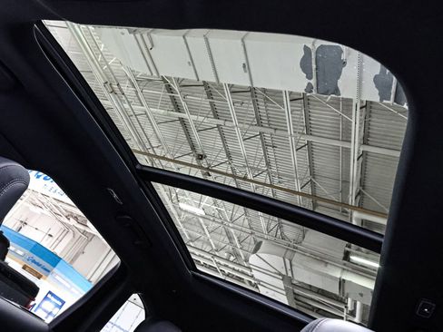 Used 2025 Lincoln Nautilus Reserve w/ Jet Appearance Package image 46