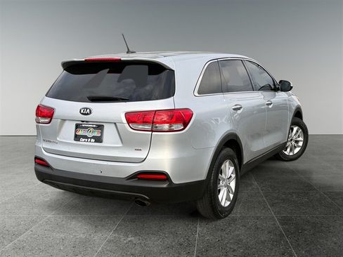 Used 2018 Kia Sorento L FWD image 23
