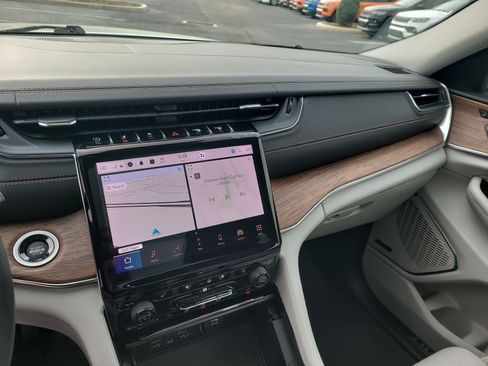 Used 2023 Jeep Grand Cherokee L Summit w/ Advanced Protech Group IV image 21