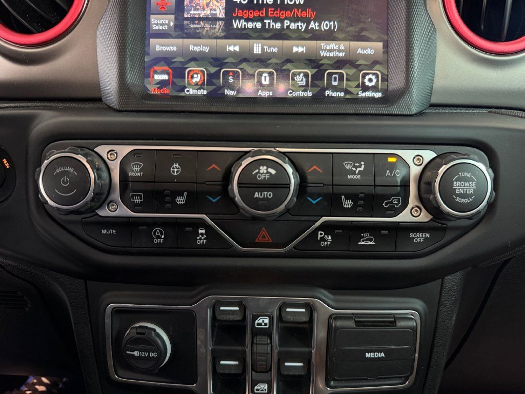 Used 2020 Jeep Gladiator Rubicon w/ Dual Top Group AWD/4WD image 17