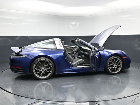 Certified 2024 Porsche 911 Targa 4S w/ Premium Package AWD/4WD image 28