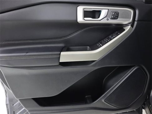 Used 2021 Ford Explorer Limited w/ Equipment Group 301A image 11