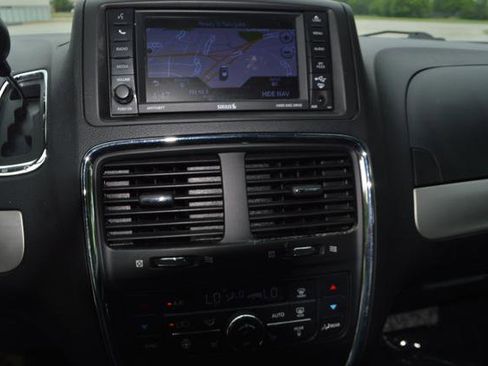 Used 2018 Dodge Grand Caravan GT FWD image 19