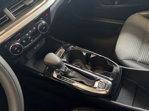 Used 2025 Chevrolet Trax LT image 39