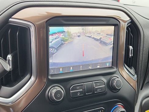 Used 2019 Chevrolet Silverado 1500 High Country w/ High Country Premium Package image 18