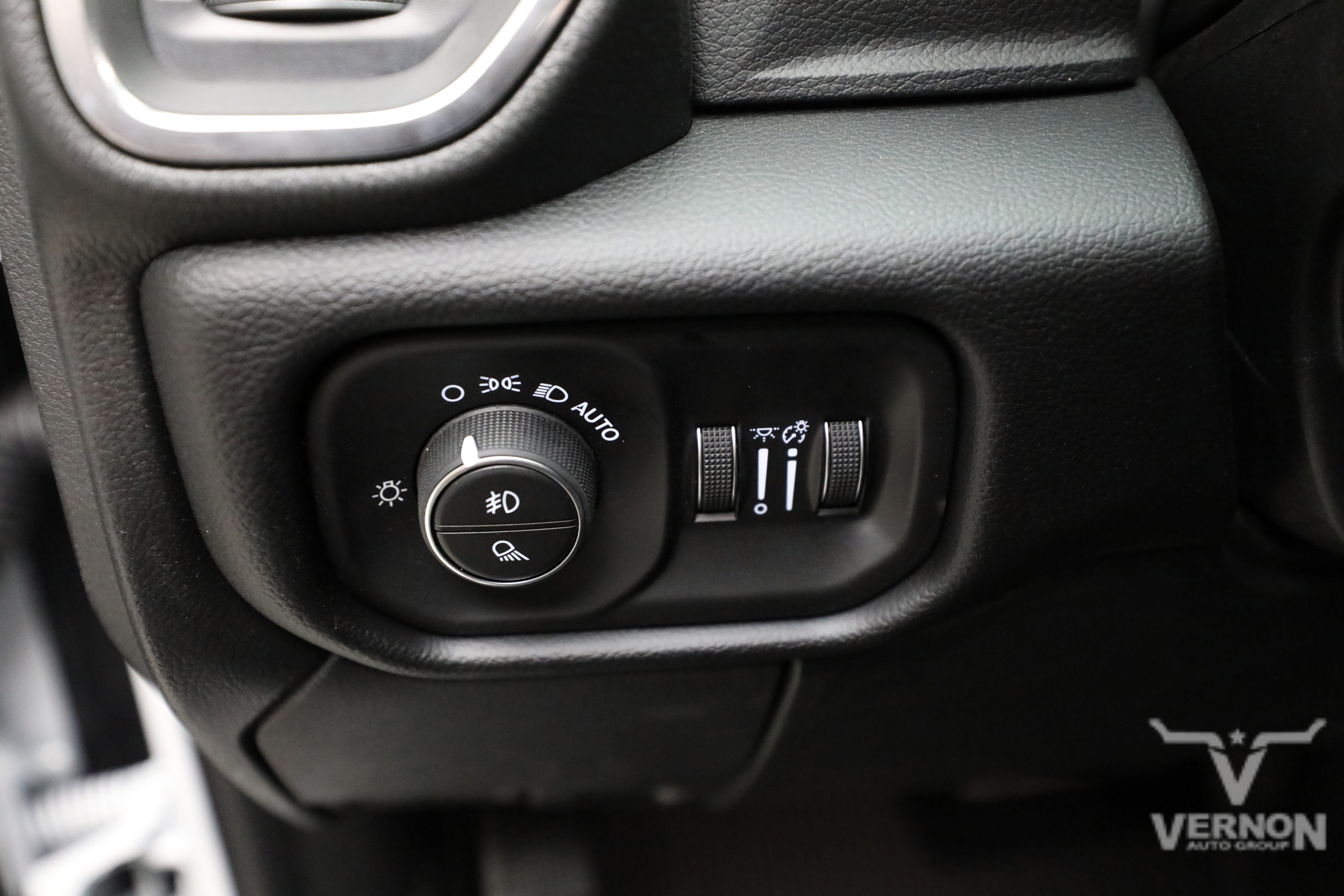 New 2026 RAM 3500 Laramie AWD/4WD image 15
