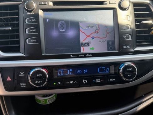 Used 2017 Toyota Highlander SE AWD/4WD image 45