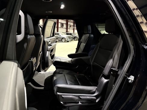 Used 2022 Chevrolet Tahoe LT w/ Luxury Package RWD image 19