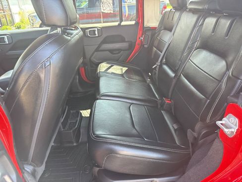 Used 2022 Jeep Wrangler Unlimited Sahara AWD/4WD image 10