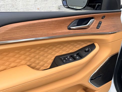 New 2025 Jeep Grand Cherokee Summit image 32