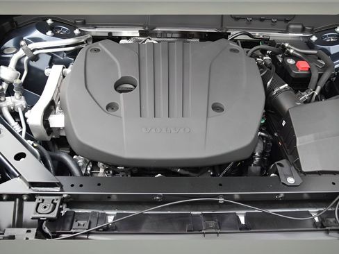 New 2026 Volvo XC60 B5 Plus w/ Protection Package Premier image 25