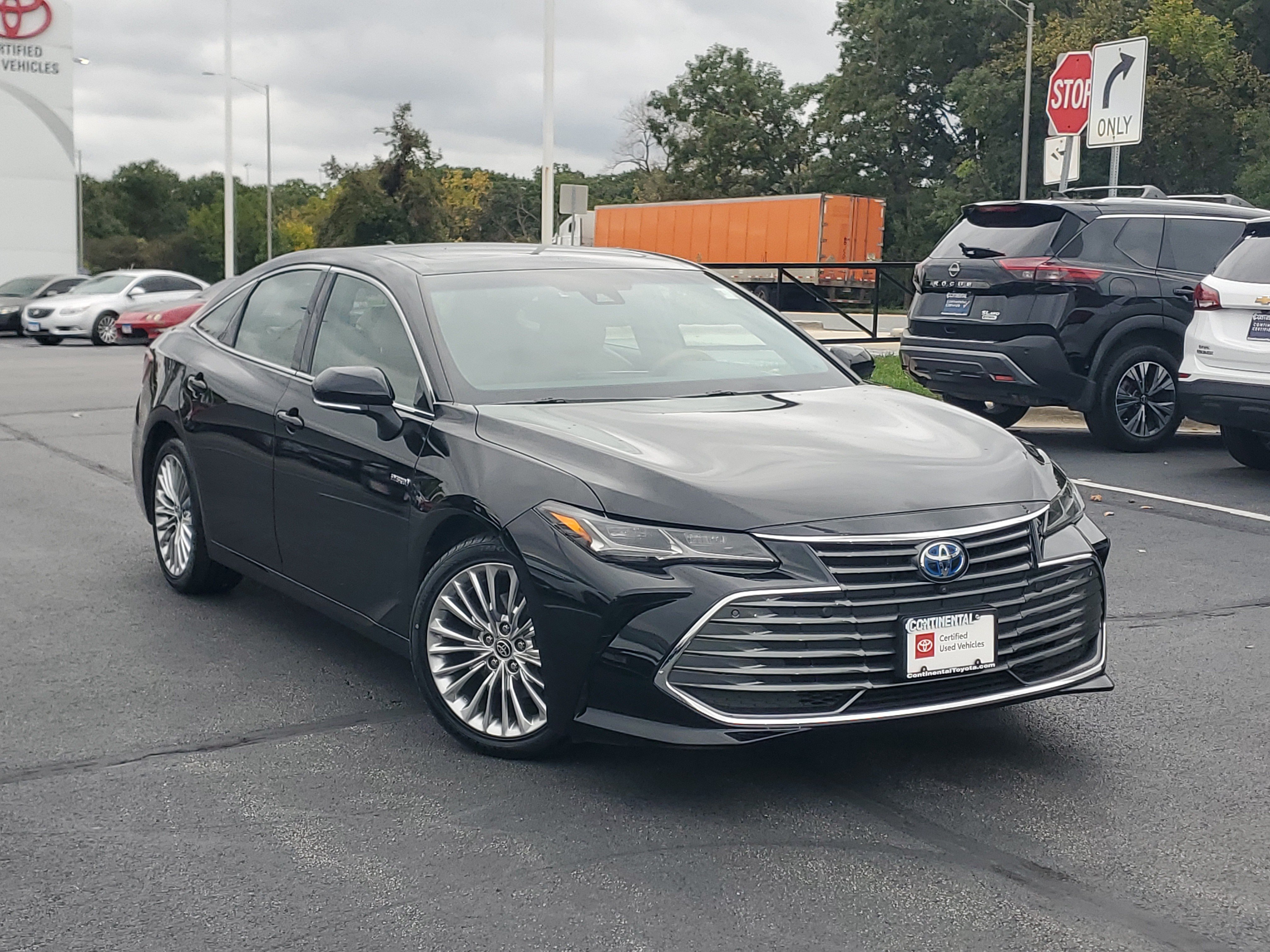 Certified 2020 Toyota Avalon Limited w/ Advanced Safety Package FWD image 2
