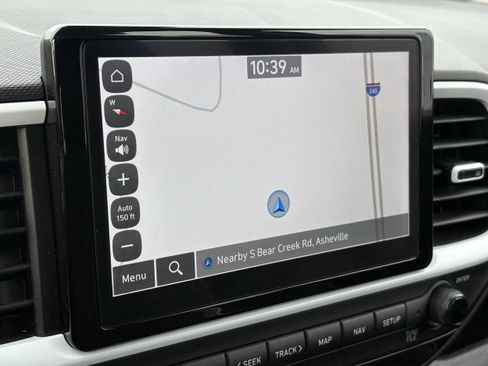 Used 2024 Hyundai Venue Limited image 25