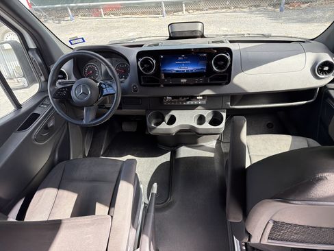Used 2025 Mercedes-Benz Sprinter 2500 image 17