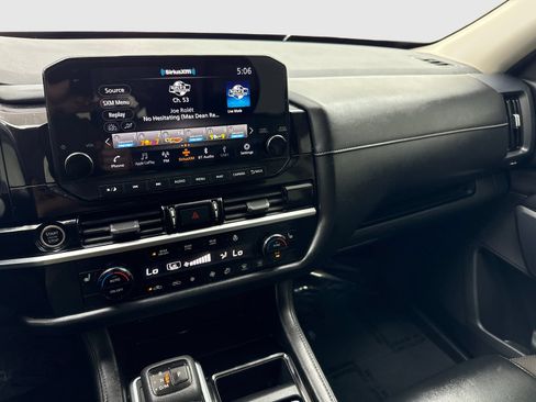 Used 2023 Nissan Pathfinder SL FWD image 24