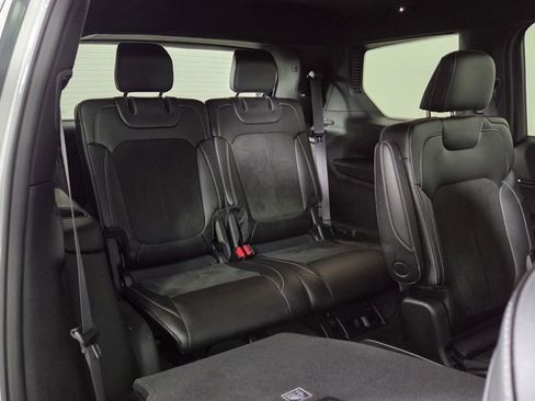 Used 2023 Jeep Grand Cherokee L Laredo image 34