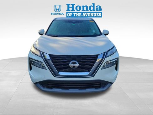 Used 2023 Nissan Rogue SV image 2