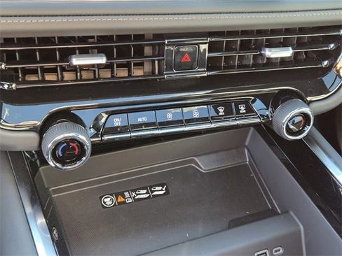 New 2025 Chevrolet Suburban High Country image 13