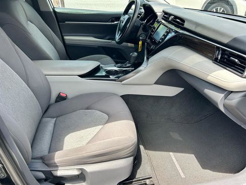 Used 2020 Toyota Camry LE FWD image 9